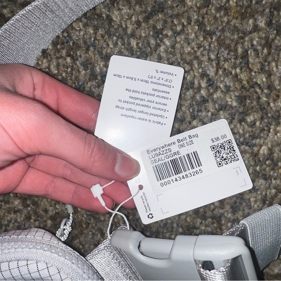 Lululemon Everywhere Belt Bag (Printed) - Picture 3 of 4